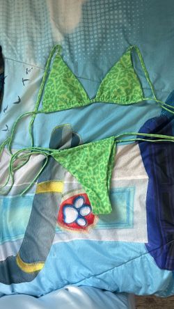 Teens swimsuit new with liner