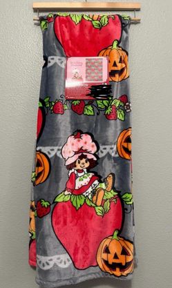 Strawberry shortcake blanket