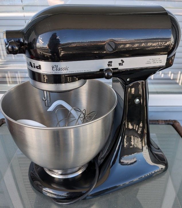 KitchenAid Classic Tilt-Head Stand Mixer β 4.5 Quart (Onyx Black)