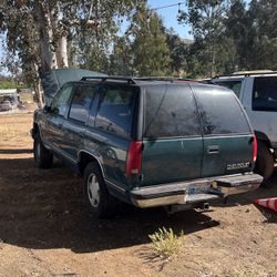 1997 Chevy Tahoe, 4 X 4 Full Part Out
