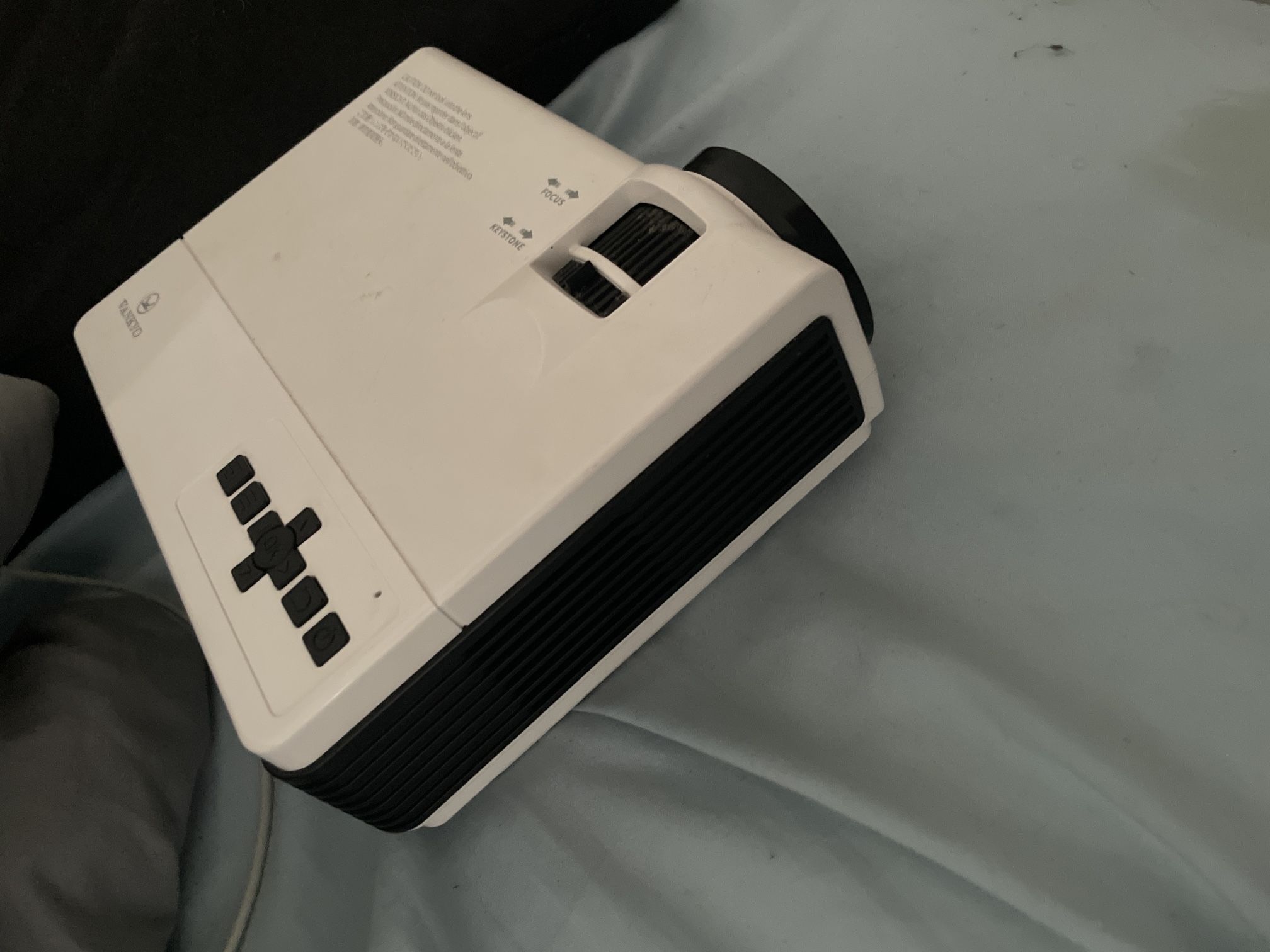 Vankyo Projector – Great Condition, Home Theater Ready!