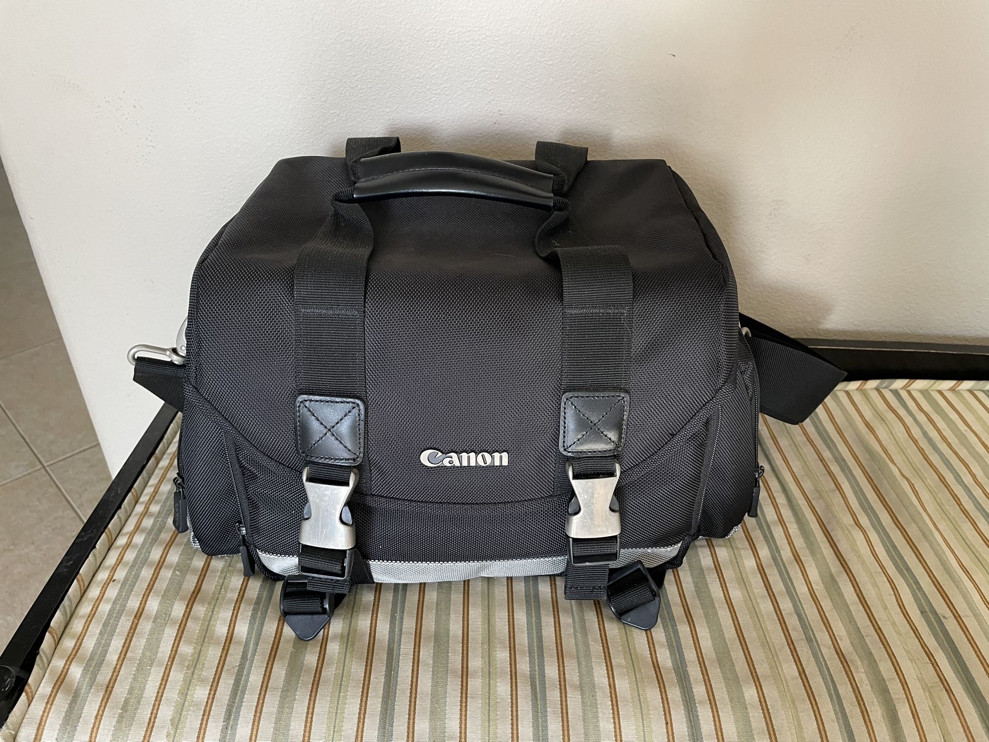 Canon Camera And Gadget Bag