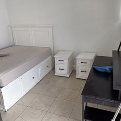 Queen size bedroom set