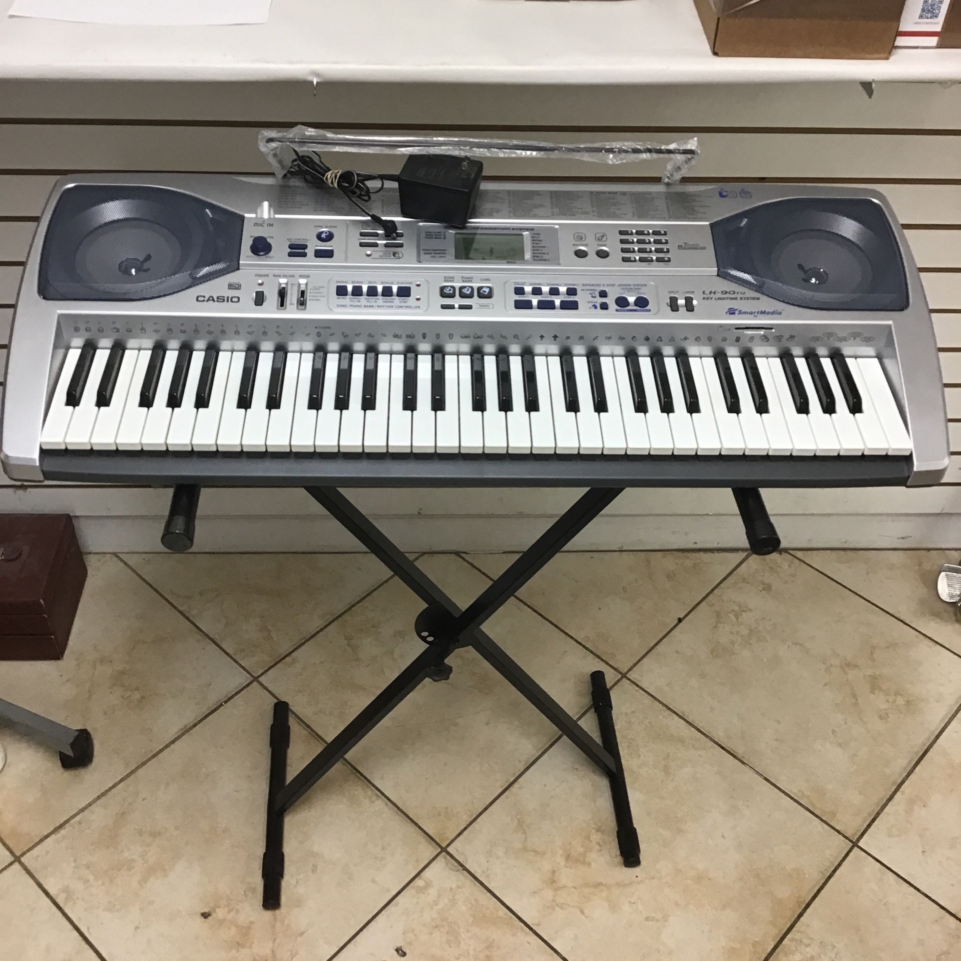 New Lk-90tv 61 Key Casio Electronic Keyboard With Stand Ac Adapter