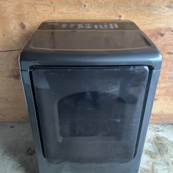 Beautiful Samsung dryer in excellent condition.