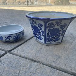 2 ceramic Pots 