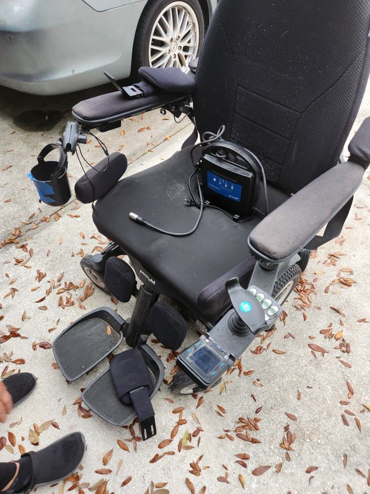 M300 Heavy Duty Electric Wheelchair Like New