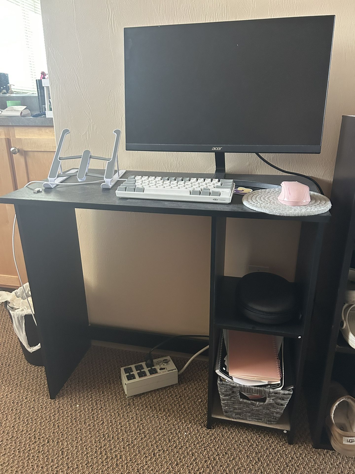 Black Desk