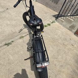 Cheetah E bike comes with two batteries last all day.  Comes with a original charger goes 32 miles an hour... I want 900 just for the bike if you want