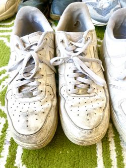 clean White color size is 11.5 used, but  when you wash  wash is going to be clean