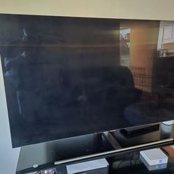 Samsung Smart Tv With Line In Screen As Is 65"