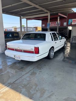 Lincoln town car