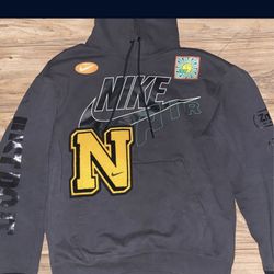 Nike Hoodie Medium Heavy Weight 20$