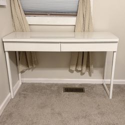 2 Drawer Desk With Chair 