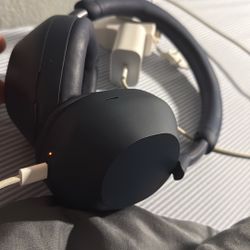 Sony xm5 headphones 