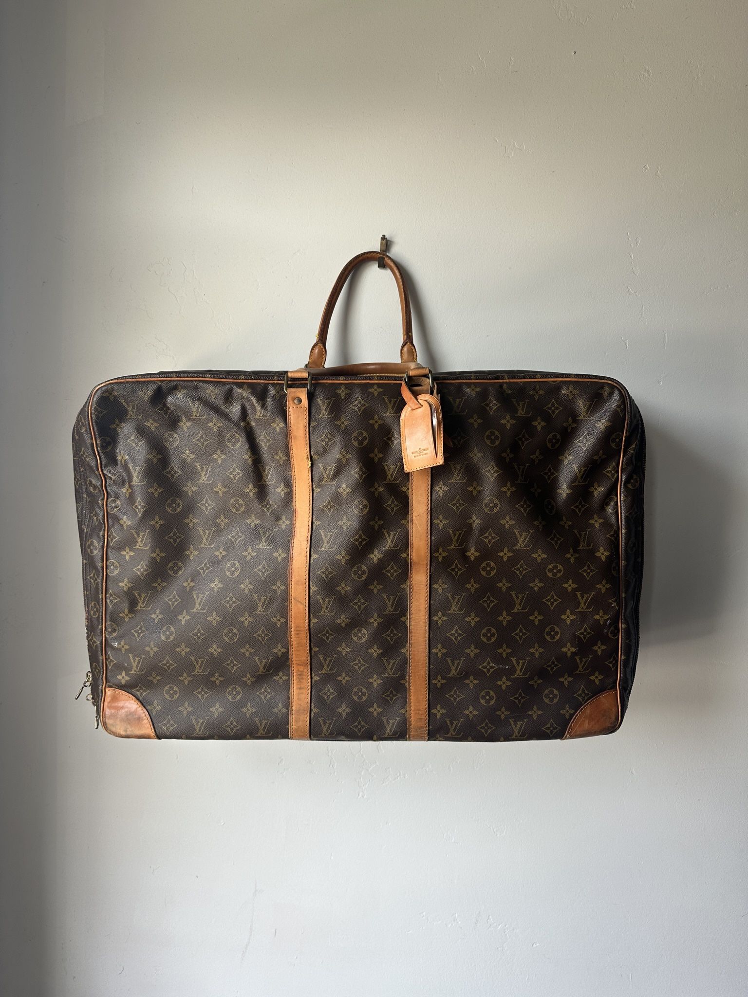 LOUIS VUITTON Sirius 60 Monogram Travel Bag