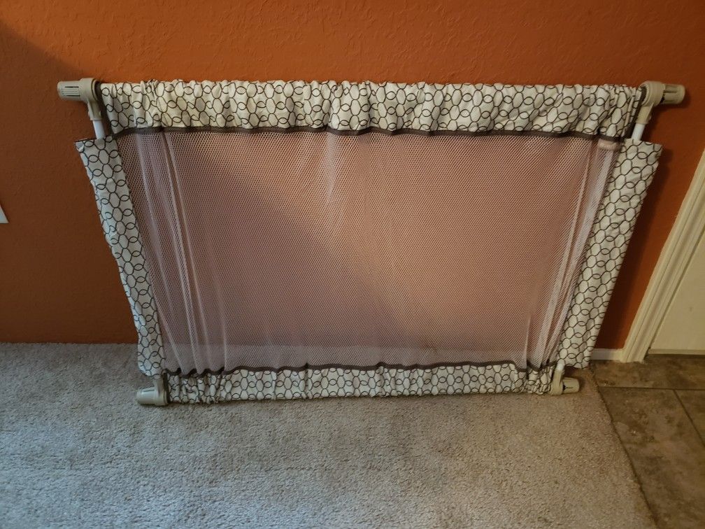 Fabric adjustable baby gate