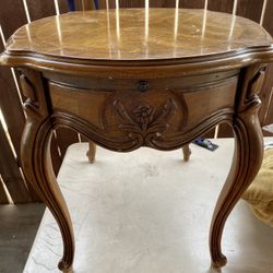 Vintage Thomasville Coffee Table With Pull Out Tray