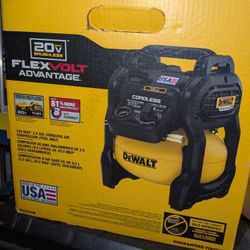 DeWalt 20 V Cordless Compressor 2.5 Gal