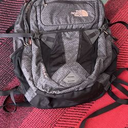 North Face Recon Backpack- Amazing Condition