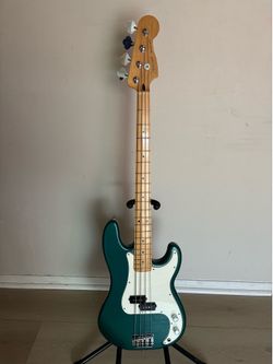 2021 Fender Player Precision Bass Ocean Turquoise.