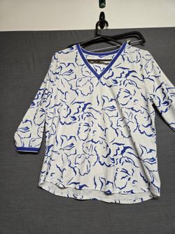 Chico's White Blue Floral Print V Neck Top Size 1 US M