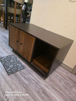 Cat house and litter box new