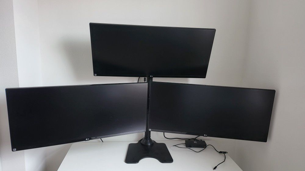 Triple Screen Setup With Stand 34 Inch X 3 LG monitors