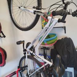 Womens Bike w/Helmet