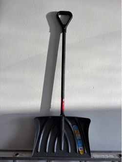 Suncast 20 In Graphite Steel Core Snow Showel