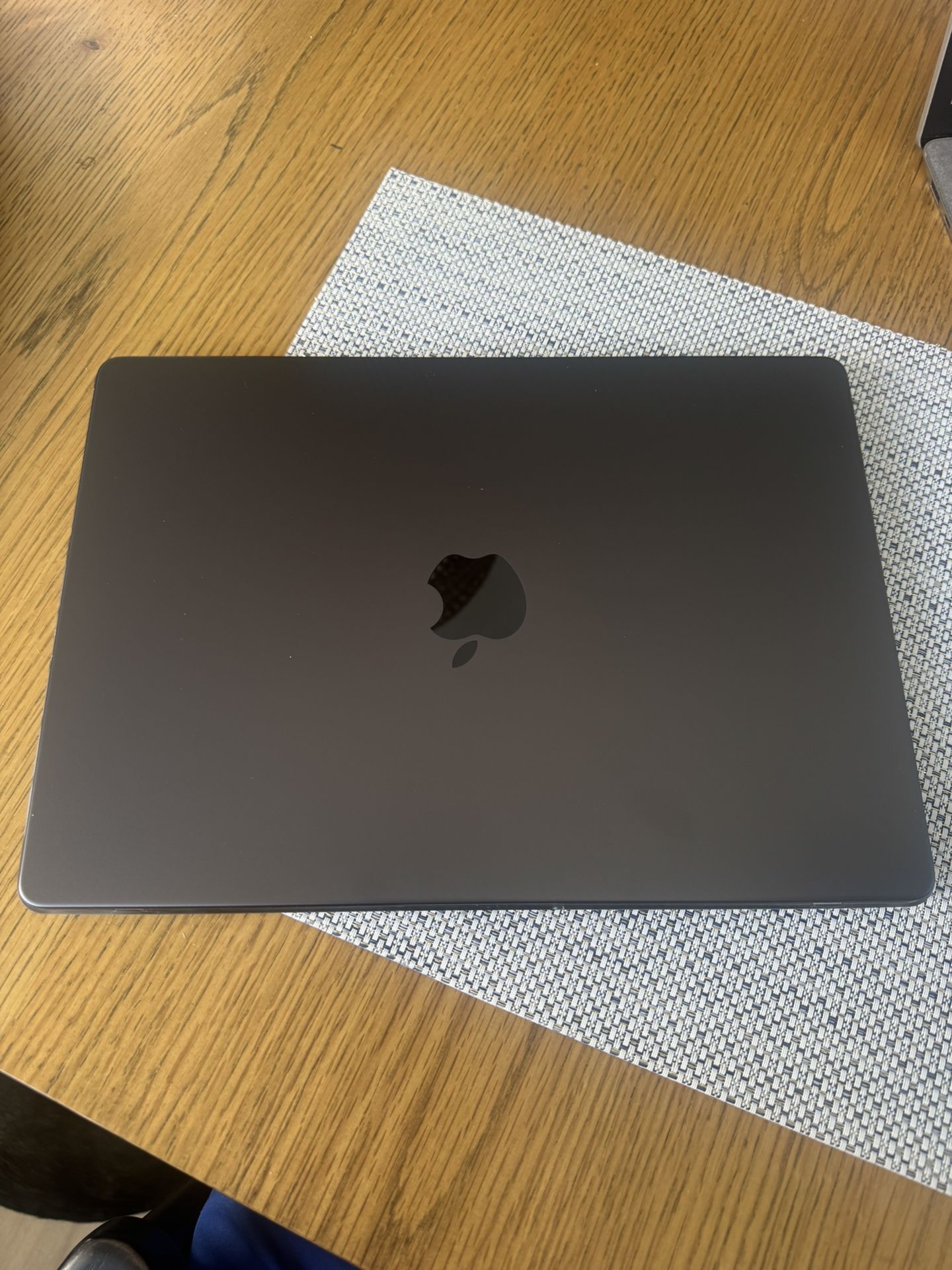 2024 Macbook Pro 15 Inch display 1TB SSD