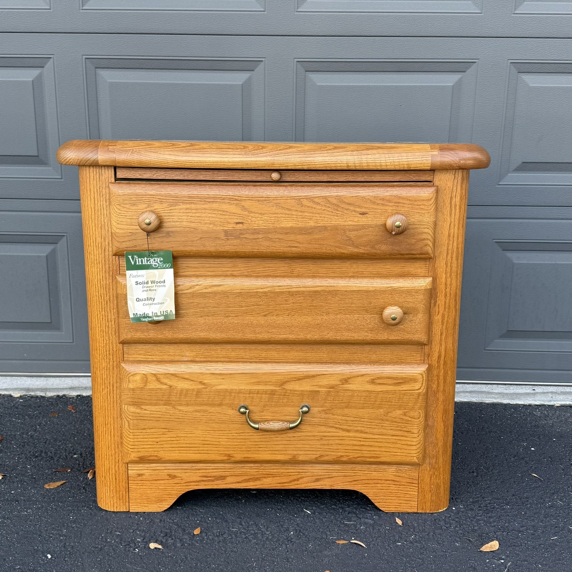 Vintage Vaughan Bassett 3-Drawer Nightstand / Dresser 🪵