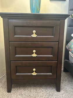 Mahogany Broyhill bedside table