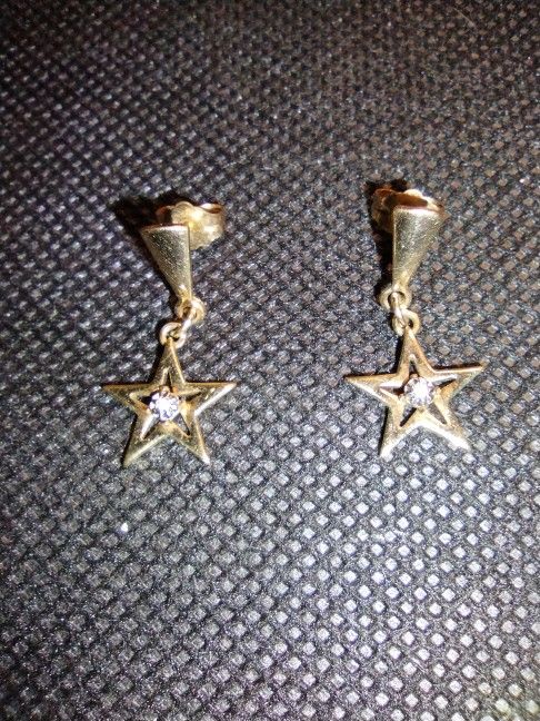 14k Gold Star Earrings w/Small Diamond