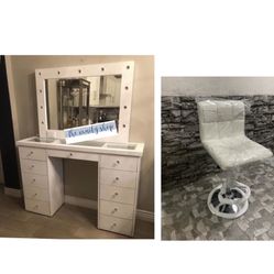 Vanity Set With Chair 