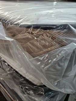 Brand New  !! Queen set  $199 (( Mattress And Box Spring  ))