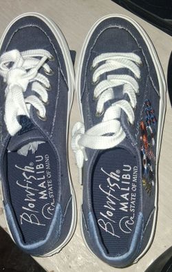 Blowfish Malibu Vivid Floral Embroidered Canvas Sneakers Navy Blue Women's Size 8 NWT