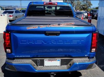 Tonneau Cover Flush Bed Cover Tri-Fold Bakflip MX4