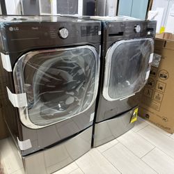 LG Washer And Dryer Electric Set With Pedestals 