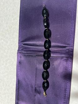 Onyx Bracelet Black 14k has 1 small scratch