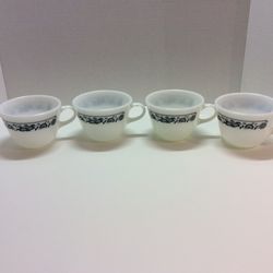 4 Pyrex Corning Old Town Blue Onion  Milk Glass Cups