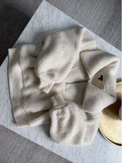 Express women’s Sherpa sweater size xl PRICE FIRM ( I sized Up For An Oversized Look)