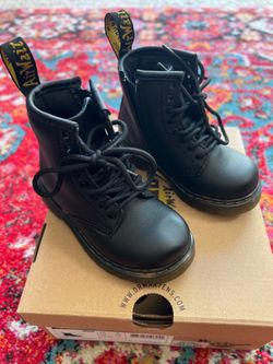 Dr Marten Toddler Lace Up Boot. BLACK SIZE 7