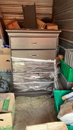 CHEST OF DRAWERS