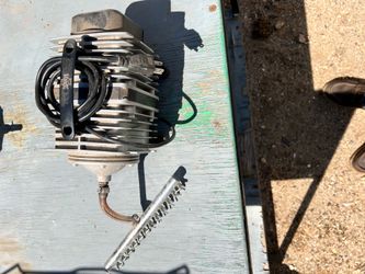 Aquarium air pump with large manifold