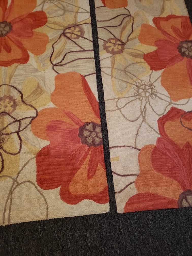 Beautiful Laurel Collection,/ Hand Hooked Runner