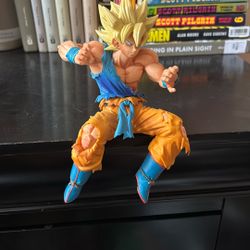Super Sayain Goku figurine 