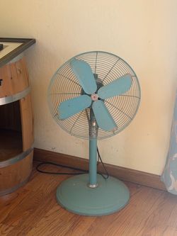 Vintage Retro Metal Pedestal Fan – Turquoise / Aqua