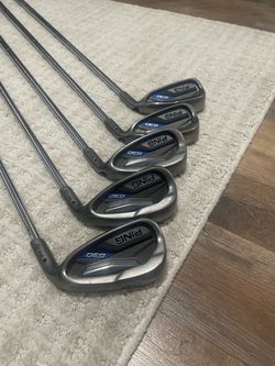 Right handed men’s golf clubs
