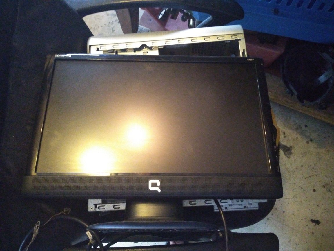 Flat screen Computer monitor Compaq desktop black